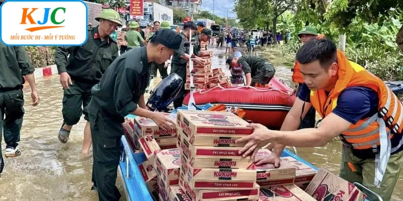 KJC trao gửi các phần quà giúp miền trung vượt qua cơn bão số 5 KJC trao gửi các phần quà giúp miền trung vượt qua cơn bão số 5