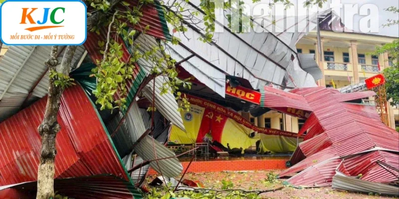 KJC triển khai hoạt động hỗ trợ miền trung vượt qua cơn bão số 5 KJC triển khai hoạt động hỗ trợ miền trung vượt qua cơn bão số 5